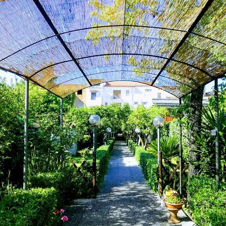 Residenza Caserta Sud - Appartamento Con Giardino Ngoại thất bức ảnh