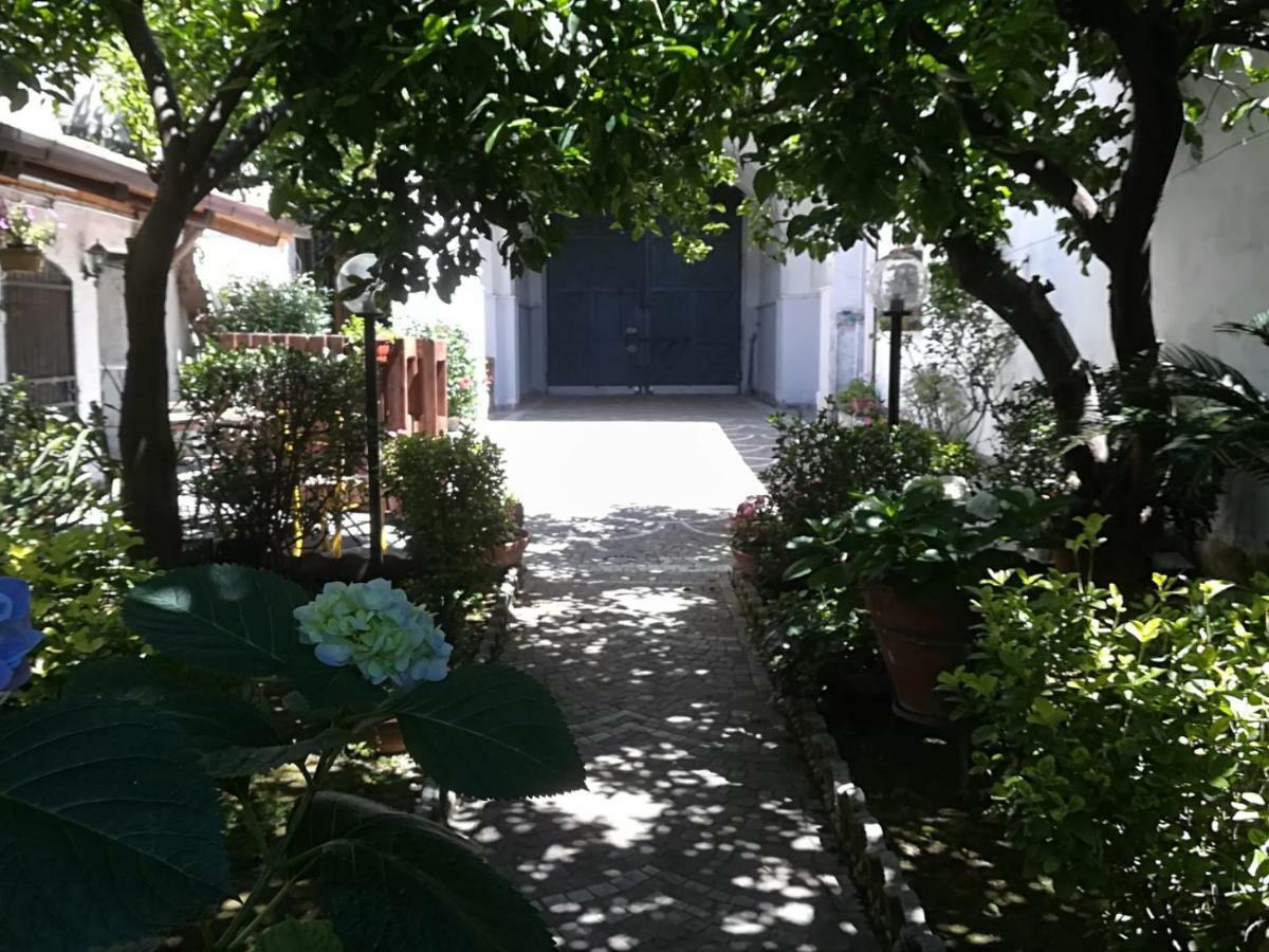 Residenza Caserta Sud - Appartamento Con Giardino Ngoại thất bức ảnh